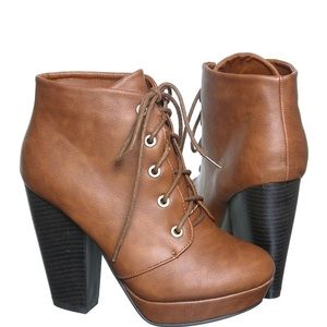 Women’s Size 7 Tan Lace Up Chunky Heel Ankle Boots